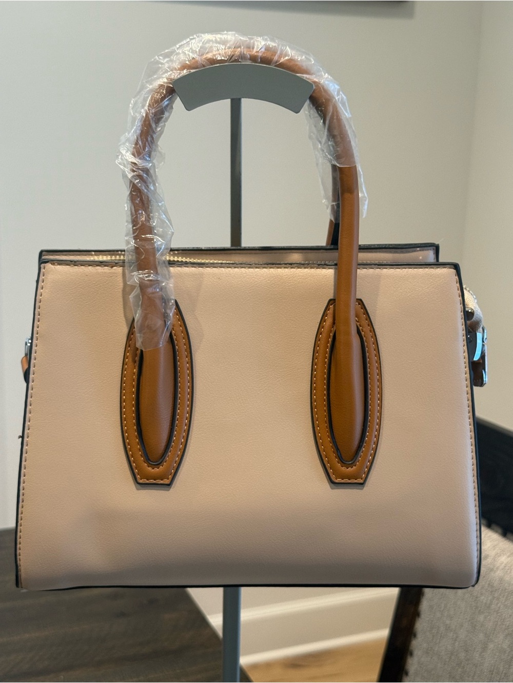 Women’s Cream and Tan Structured Satchel Handbag w/crossbody